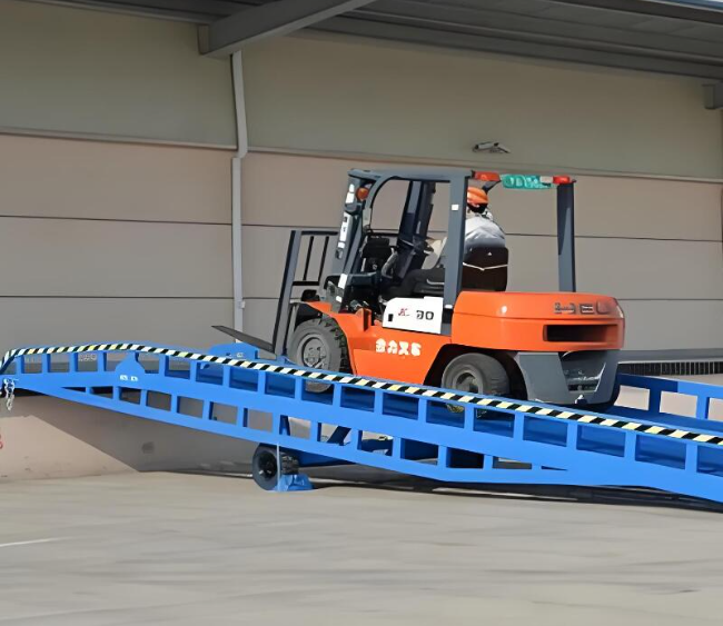 永城移动式卸货平台（叉车用）